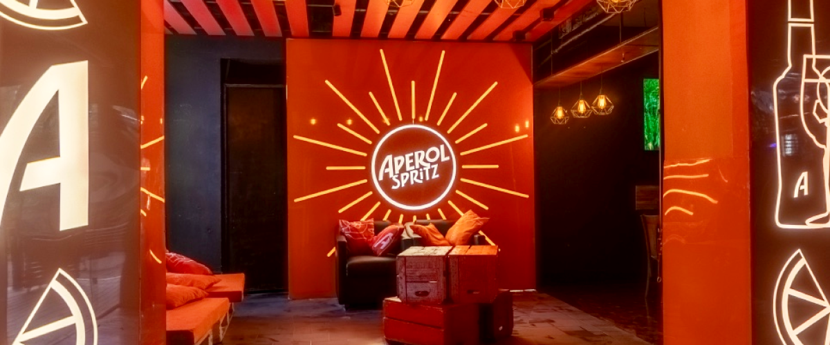 Foto frontal do Aperol Lounge